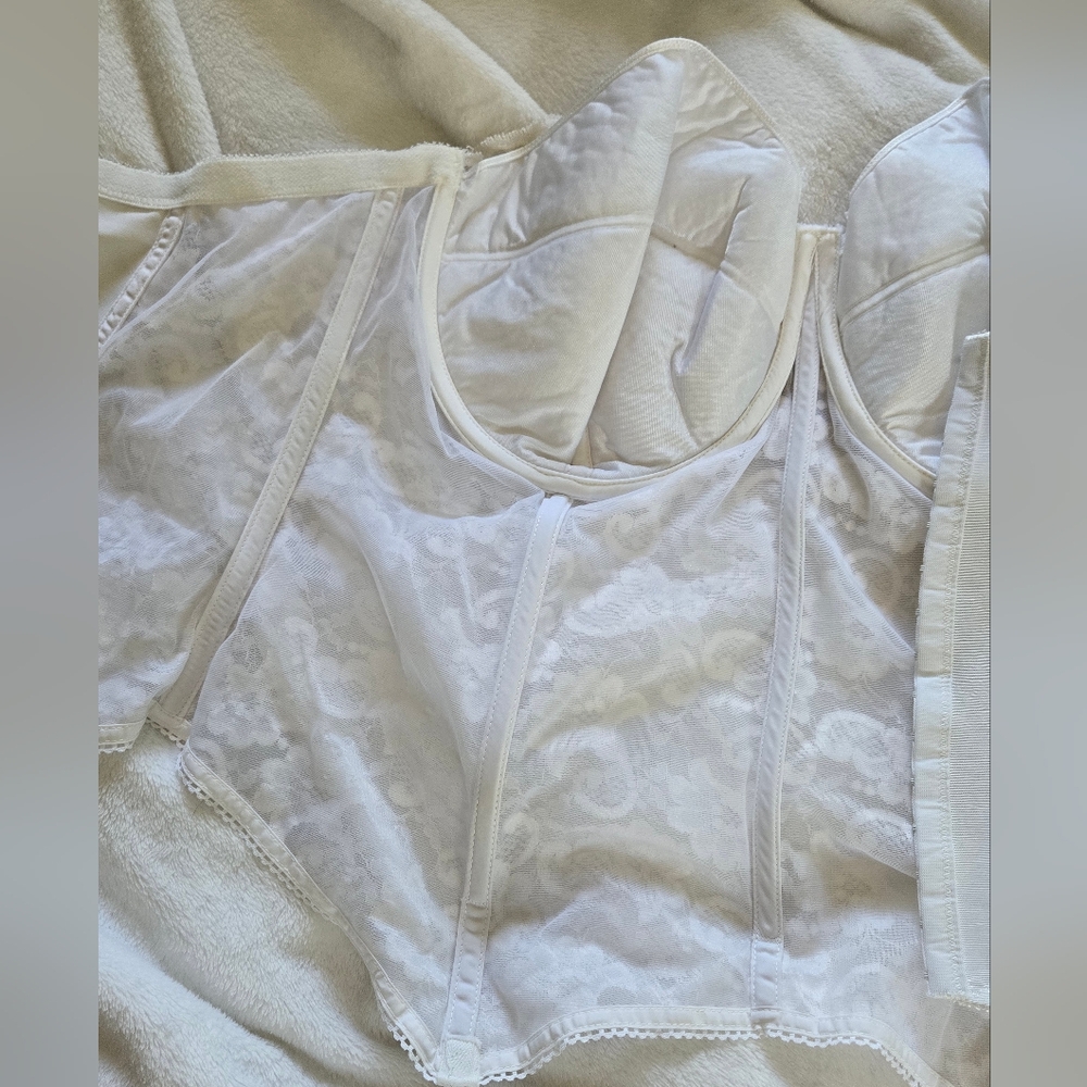Vintage Lace Bustier/ Corset - Picture 5 of 7
